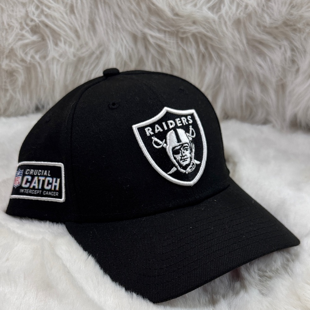 Las Vegas/Oakland Raiders Crucial Catch Intercept Cancer New Era SnapBack Hat
